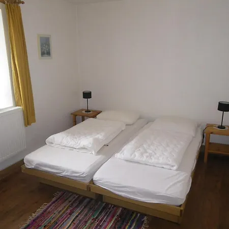 žlábek *